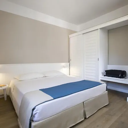Ξενοδοχείο με διαμερίσματα Th Ortano - Ortano Mare 4*