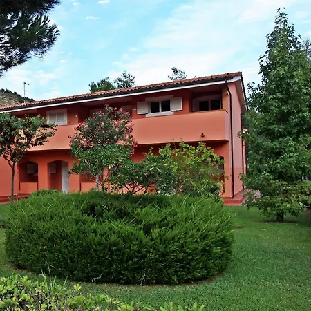 Ξενοδοχείο με διαμερίσματα Th Ortano - Ortano Mare 4*