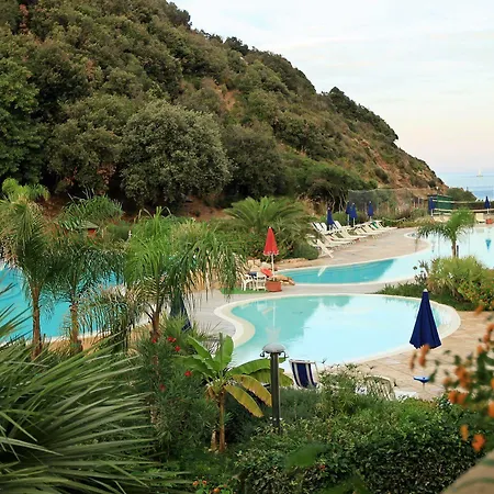 Ξενοδοχείο με διαμερίσματα Th Ortano - Ortano Mare 4*